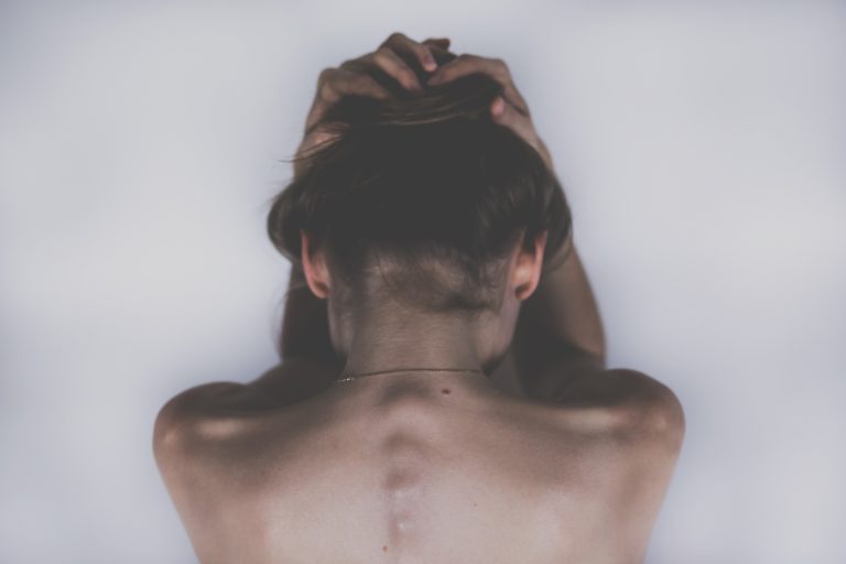 Mujer triste con depresión